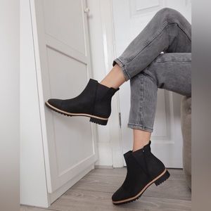 Toms Cleo Chelsea Boots Black Water Resistant Suede Leather Women's Size 7